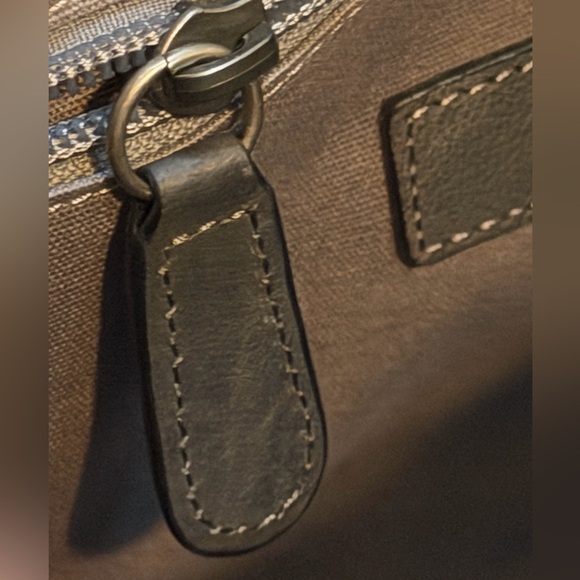 Frye Ella Flap Leather Shoulder Bag with Chain Strap NEW Carbon - Picture 6 of 8